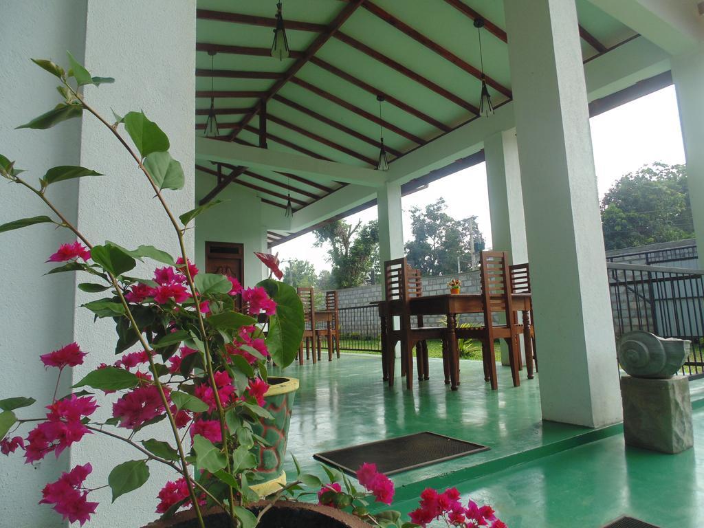 White Eagle Hotel Sigiriya Luaran gambar