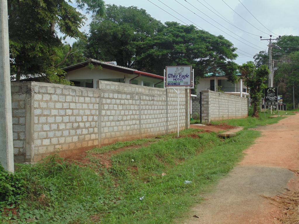 White Eagle Hotel Sigiriya Luaran gambar